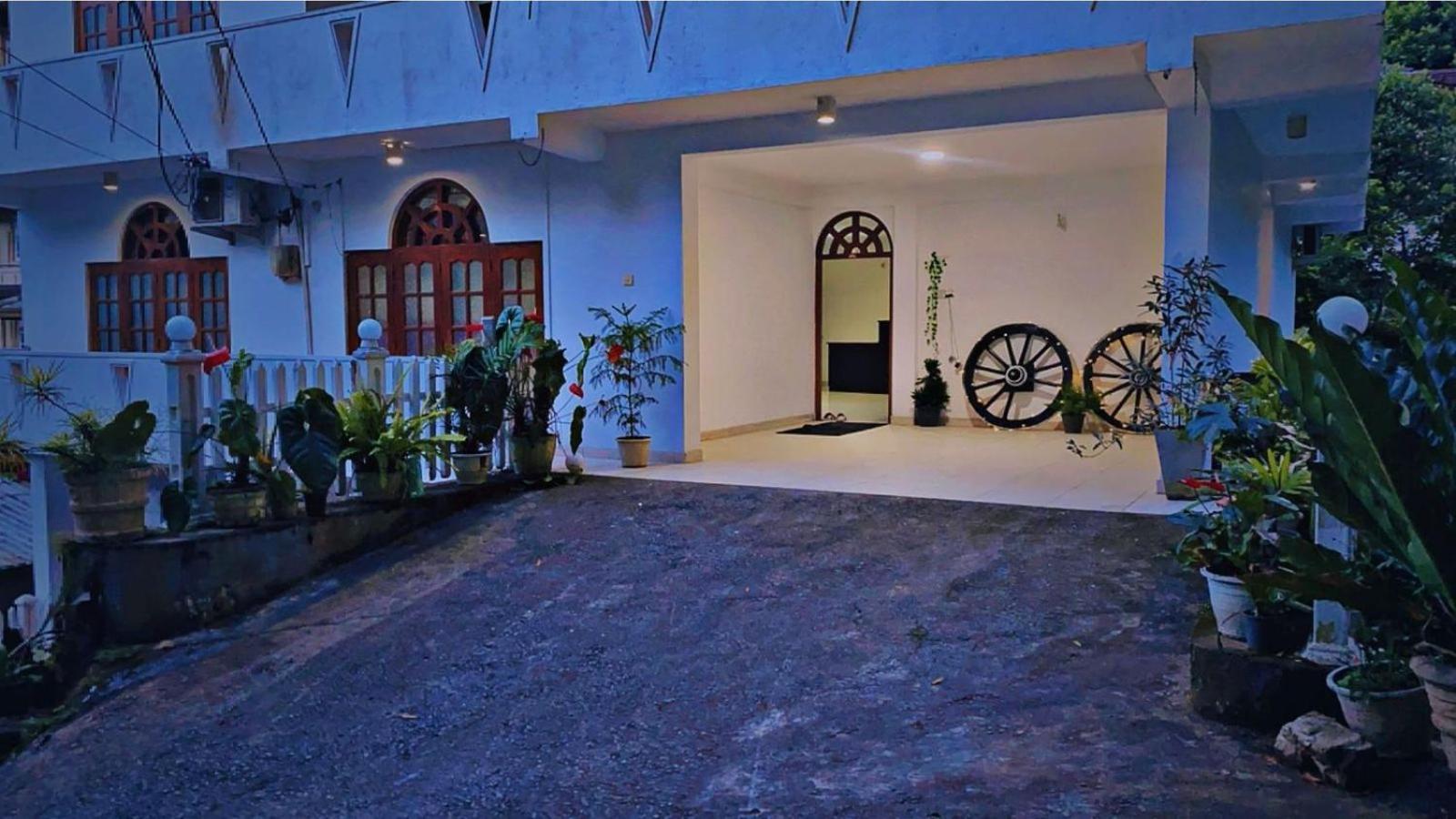 New Nethmi Villa Kandy Eksteriør bilde