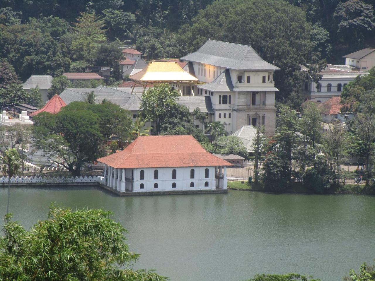 New Nethmi Villa Kandy Eksteriør bilde