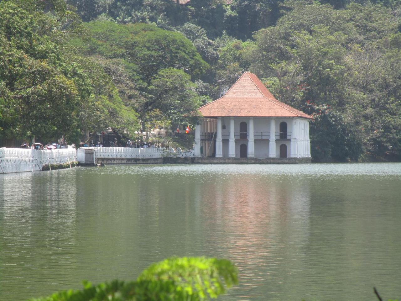 New Nethmi Villa Kandy Eksteriør bilde
