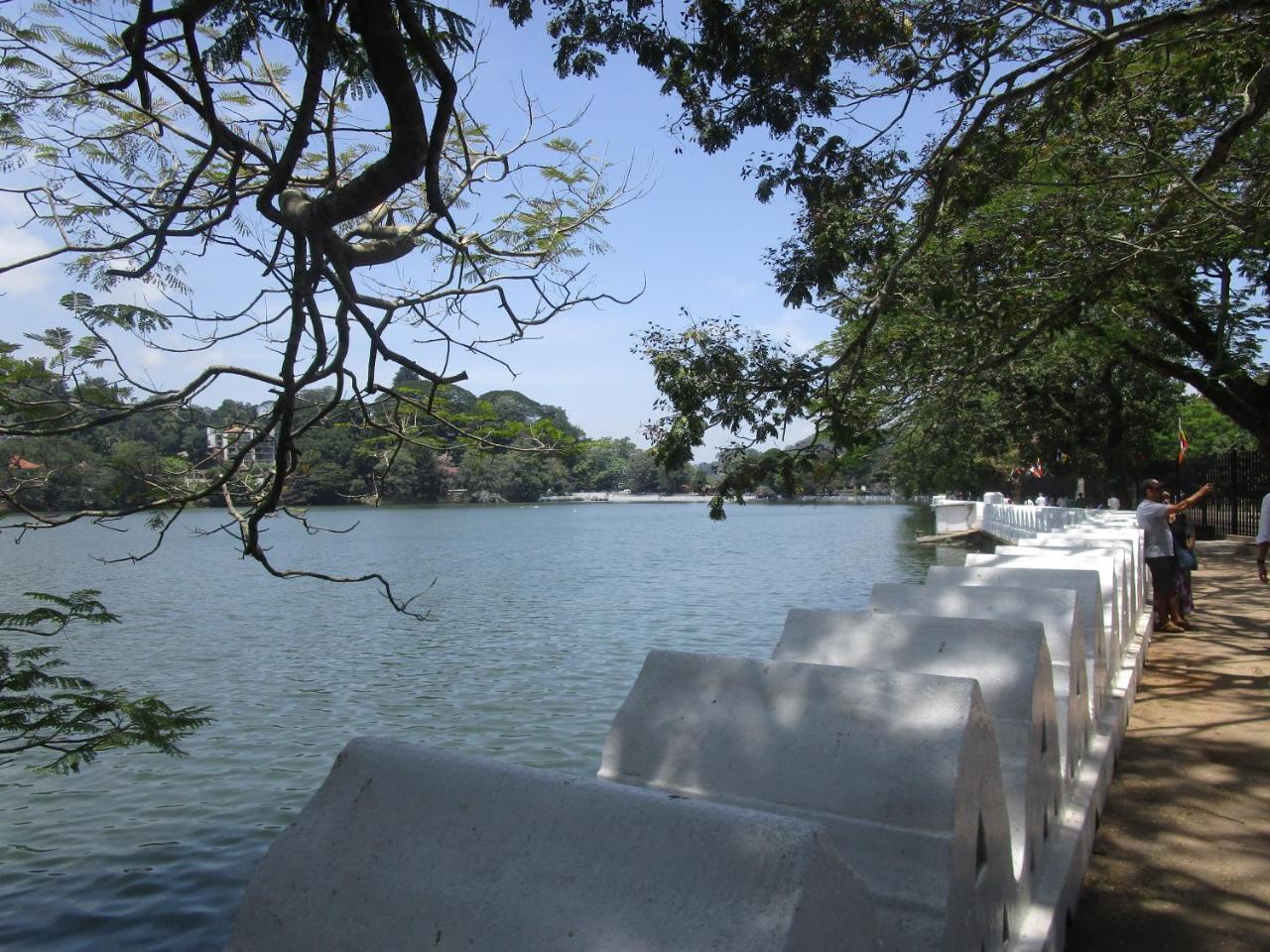 New Nethmi Villa Kandy Eksteriør bilde